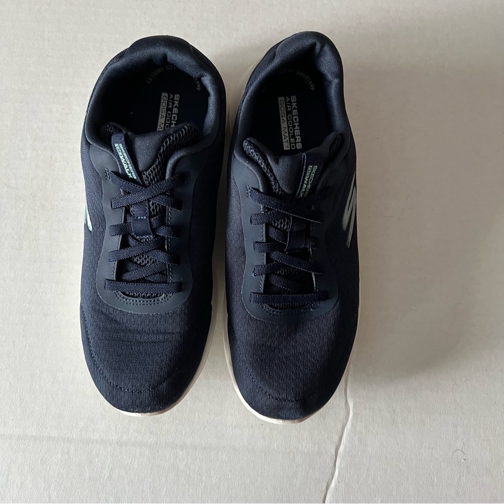 Skechers women’s Navy Sneakers